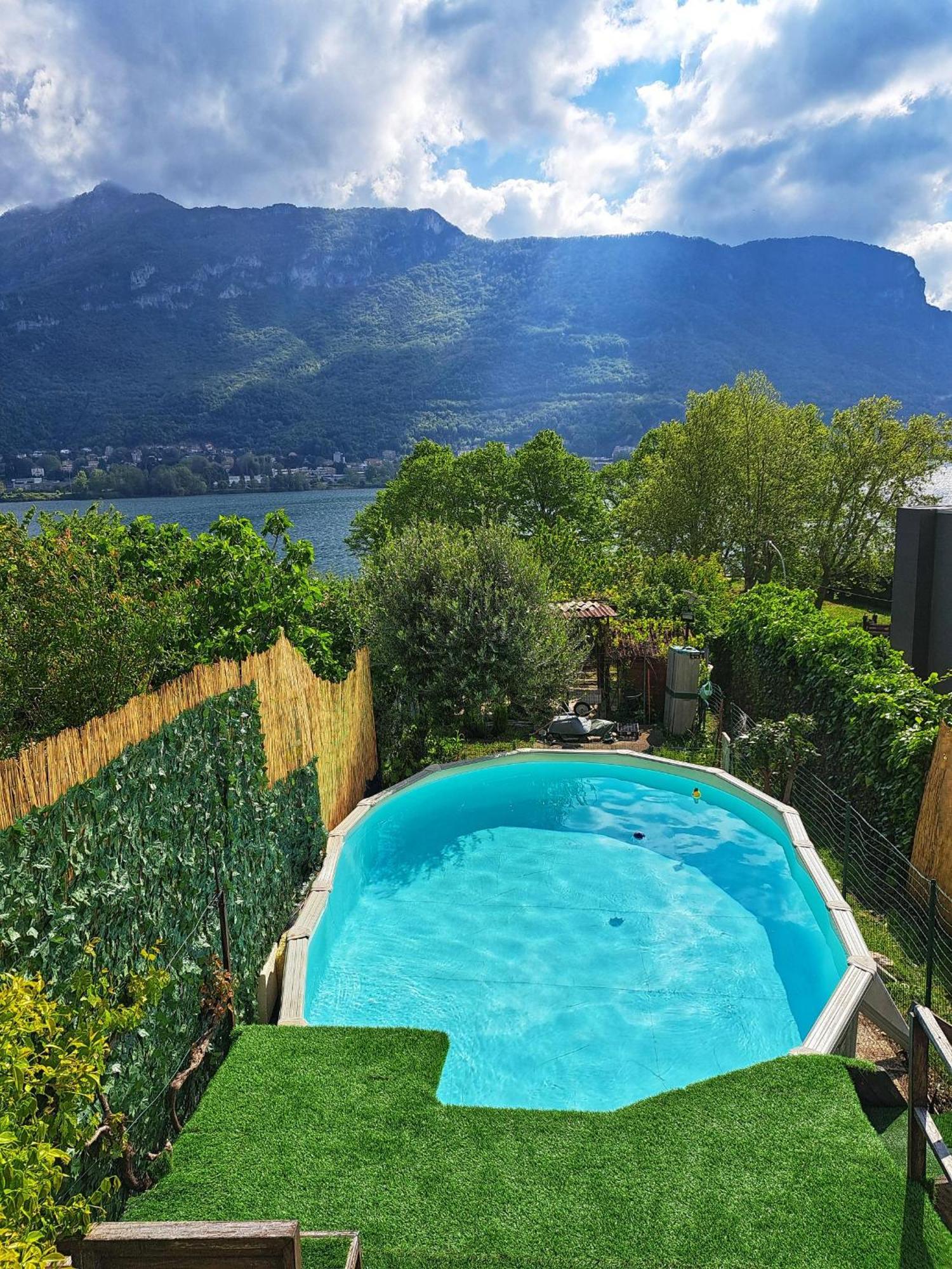 Le Rose Sul Lago Pescate Exteriér fotografie